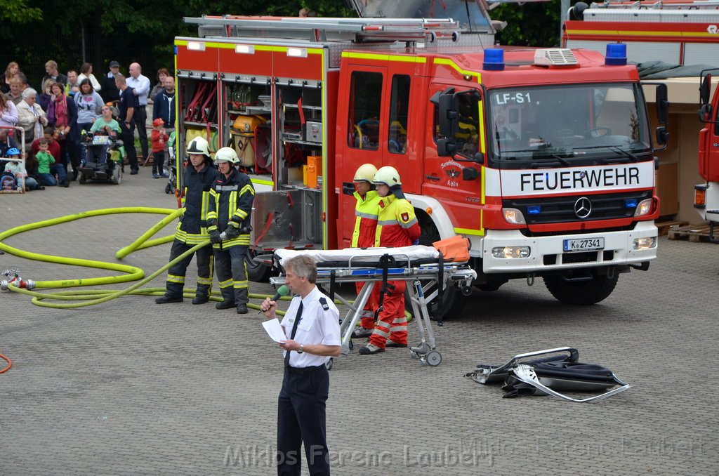 Tag der Offenen Tuer BF Koeln Weidenpesch Scheibenstr P420.JPG